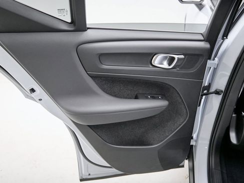 Certified 2024 Volvo XC40 B5 Plus w/ Protection Package Premier image 19