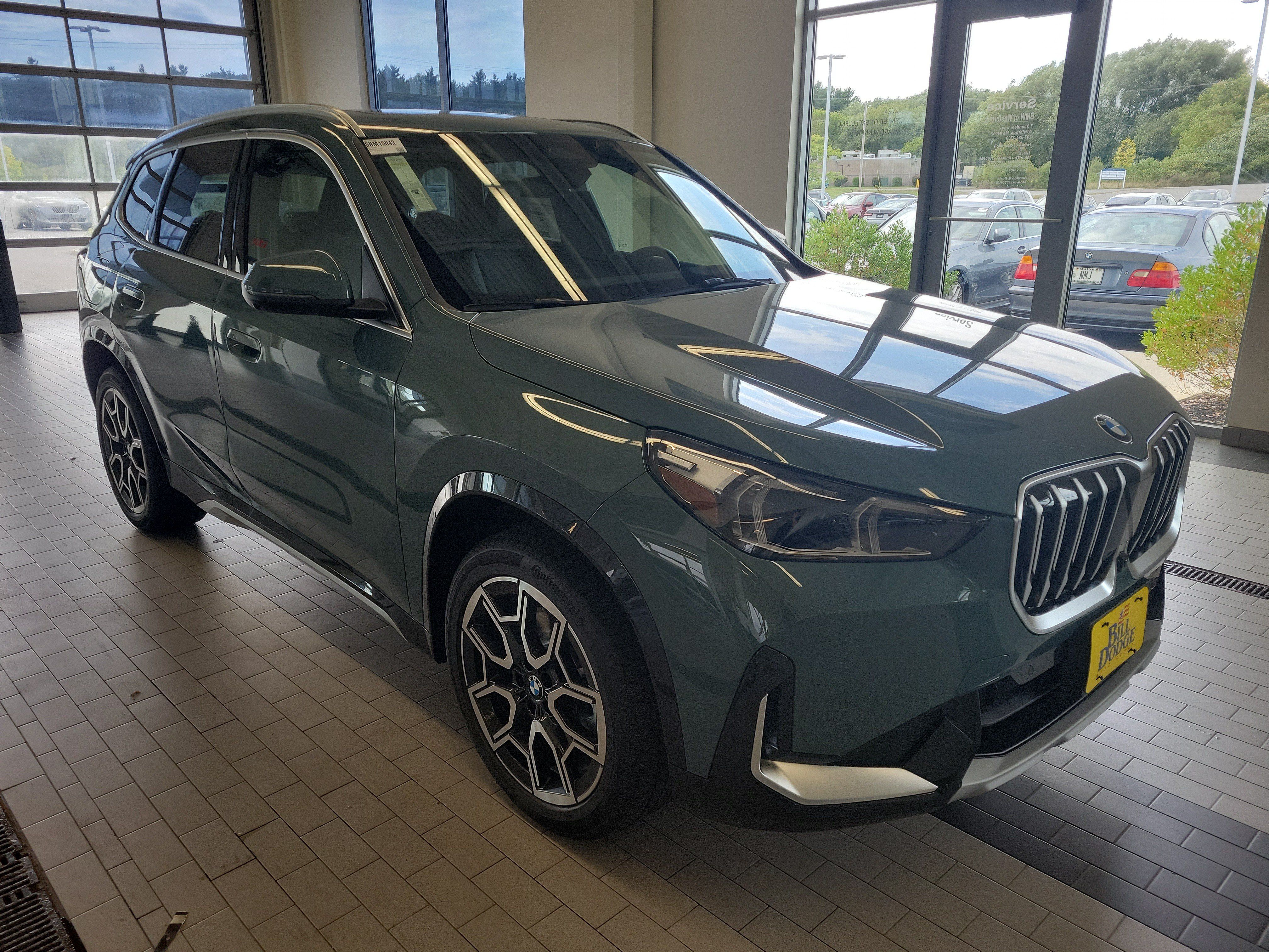 Used 2026 BMW X1 xDrive28i w/ Technology Package AWD/4WD image 3
