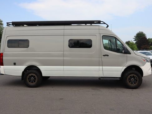 Used 2022 Mercedes-Benz Sprinter 2500 w/ Parking Package image 4