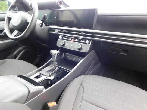 Used 2025 Hyundai Santa Cruz SE FWD image 19