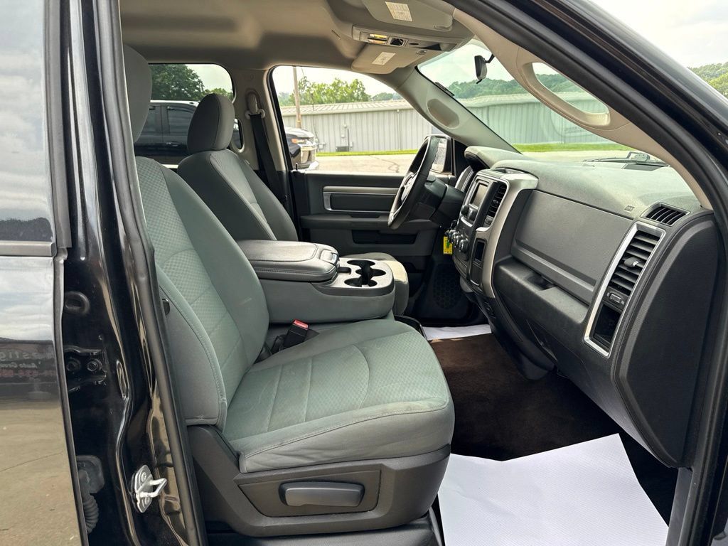 Used 2017 RAM 1500 Classic SLT AWD/4WD image 36