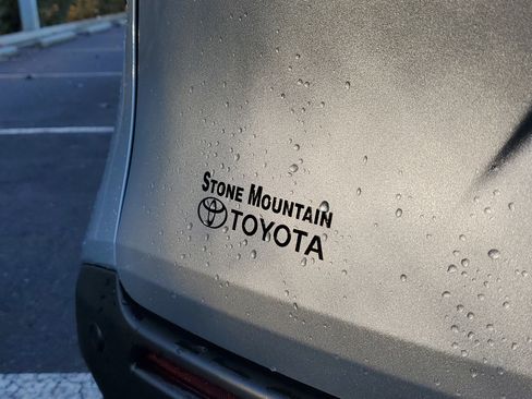 Used 2024 Toyota Sienna XLE image 9