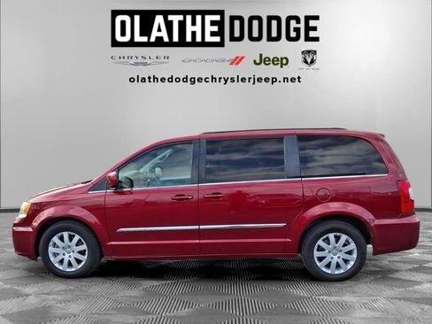 Used 2014 Chrysler Town & Country Touring FWD image 22