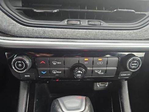 Used 2024 Jeep Compass Latitude AWD/4WD image 21
