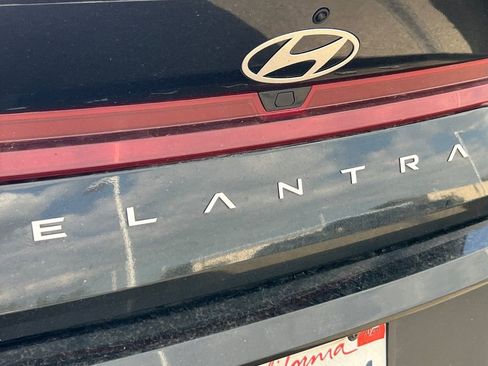 Used 2025 Hyundai Elantra Sport FWD image 9