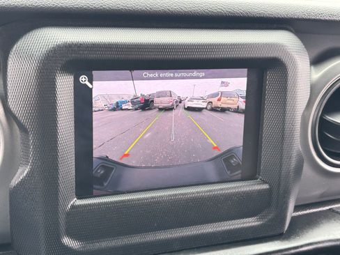 Used 2021 Jeep Gladiator Willys image 5