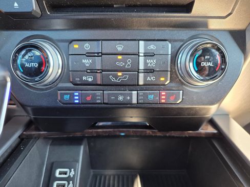 Used 2017 Ford F150 Platinum w/ Technology Package AWD/4WD image 16