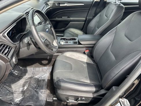 Used 2018 Ford Fusion Titanium FWD image 18