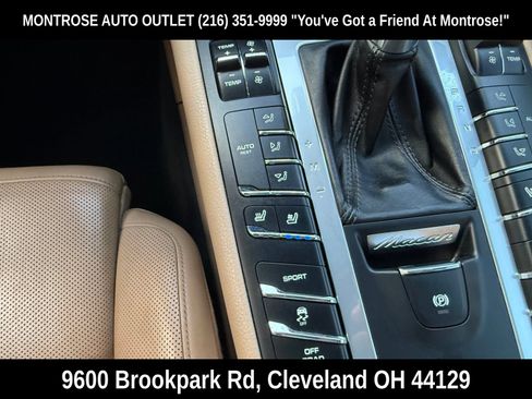 Used 2020 Porsche Macan AWD/4WD image 27