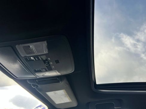 Used 2016 Toyota RAV4 SE image 11