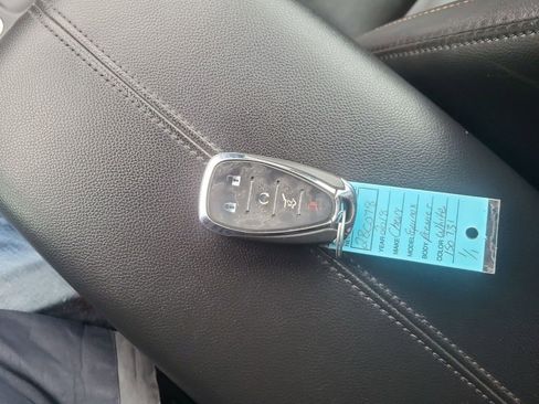 Used 2018 Chevrolet Equinox Premier image 38