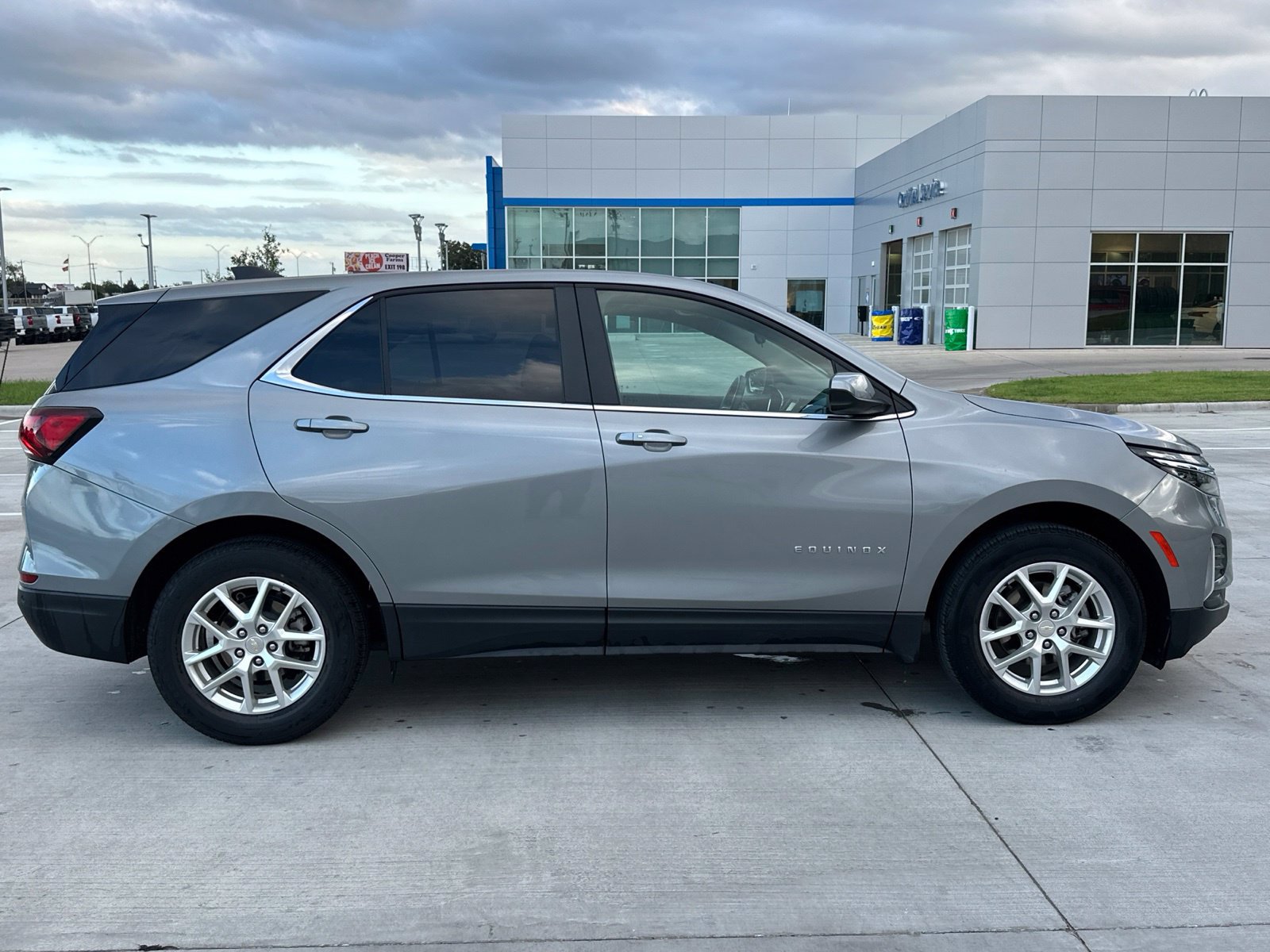 Used 2024 Chevrolet Equinox LT FWD image 7