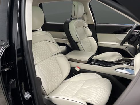 Used 2025 Lincoln Nautilus Black Label AWD/4WD image 22