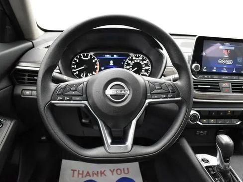 Used 2025 Nissan Altima 2.5 SV FWD image 19