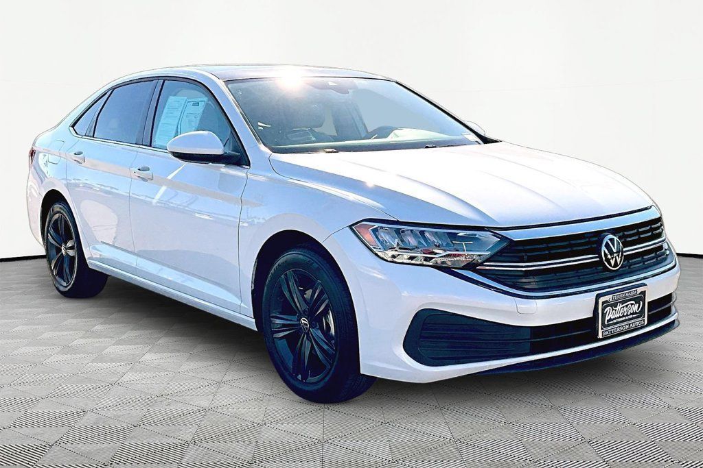 Used 2024 Volkswagen Jetta SE w/ Panoramic Sunroof Package FWD image 5