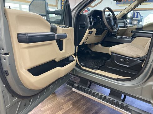 Used 2019 Ford F250 XLT w/ XLT Premium Package AWD/4WD image 11