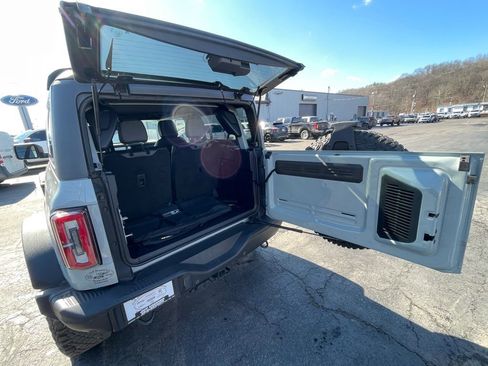 Used 2021 Ford Bronco Badlands image 9