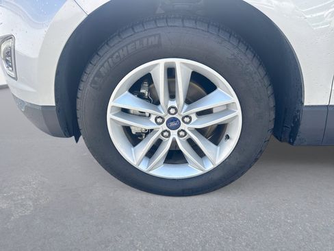 Used 2018 Ford Edge SEL w/ Ford Safe & Smart Package FWD image 11