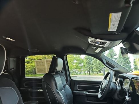 Used 2025 RAM 2500 Laramie AWD/4WD image 12