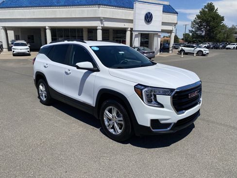 Used 2024 GMC Terrain SLE w/ Driver Convenience Package AWD/4WD image 2