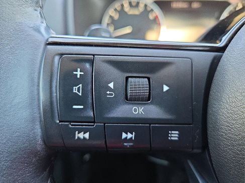 Used 2021 Nissan Rogue SV w/ Premium Package image 17