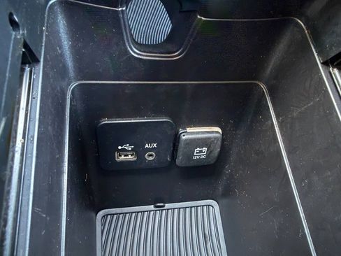 Used 2015 Chrysler 200 Limited FWD image 18