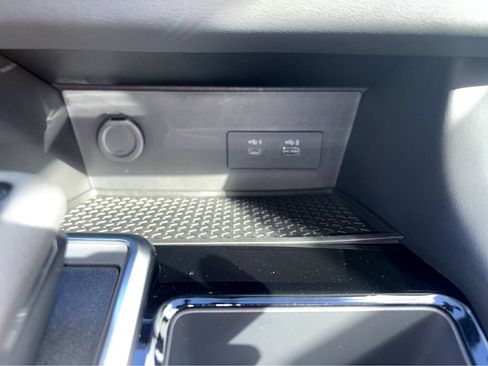 Certified 2025 Nissan Pathfinder SV w/ SV Premium Package FWD image 45