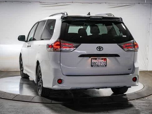 Certified 2020 Toyota Sienna SE image 3