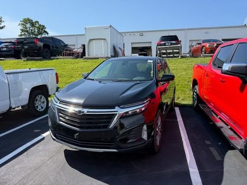 Used 2024 Chevrolet Equinox LT w/ LPO, Floor Liner Package FWD image 3