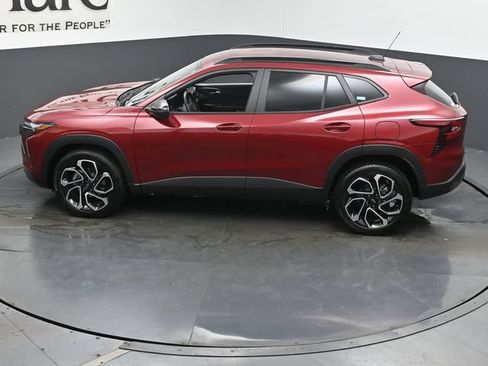 Used 2025 Chevrolet Trax RS FWD image 47