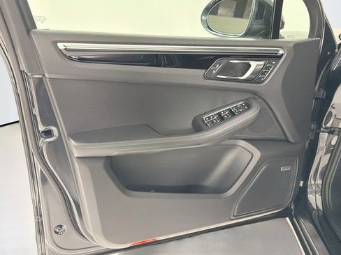 Certified 2021 Porsche Macan AWD/4WD image 11