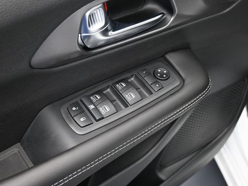 New 2026 Chrysler Voyager LX image 16