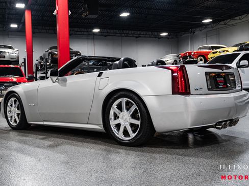 Used 2004 Cadillac XLR image 3