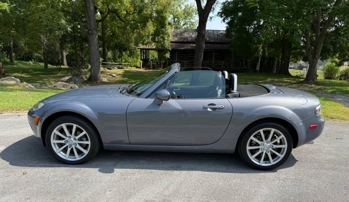 Used 2007 MAZDA MX-5 Miata Grand Touring w/ Premium Pkg RWD image 10
