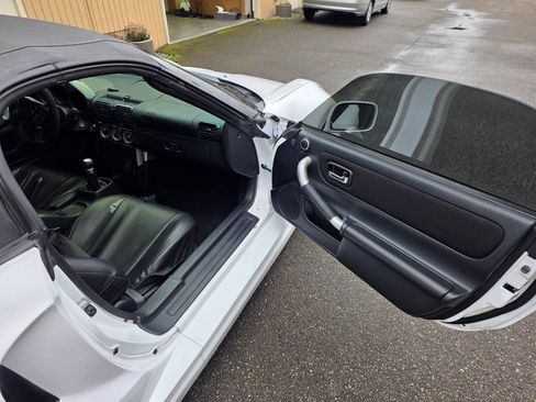 Used 2000 Toyota MR2 RWD image 14