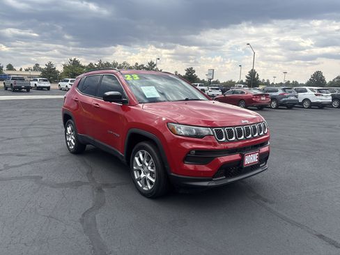 Used 2023 Jeep Compass Latitude AWD/4WD image 2