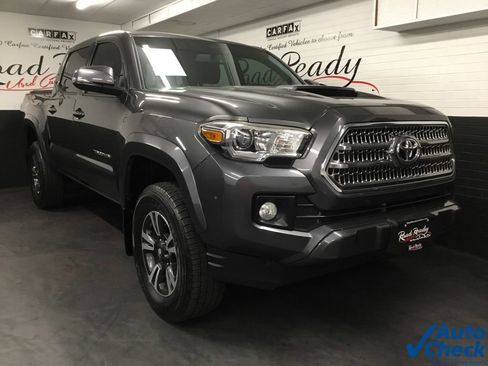 Used 2016 Toyota Tacoma TRD Sport w/ Towing Package AWD/4WD image 3