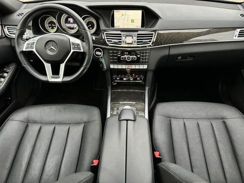 Used 2014 Mercedes-Benz E 550 4MATIC Sedan image 25