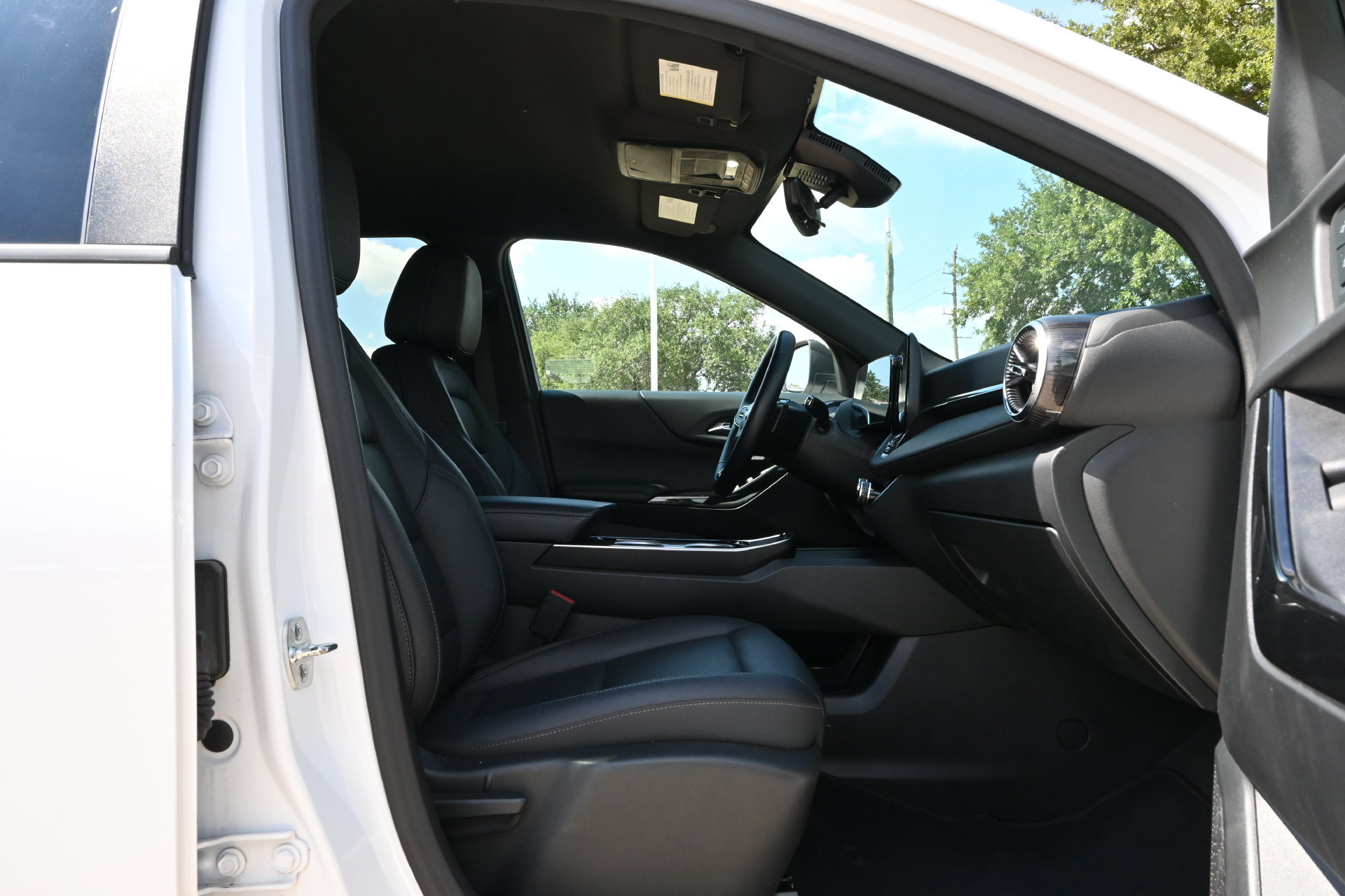 Used 2025 Chevrolet Equinox LT w/ Convenience Package II FWD image 25