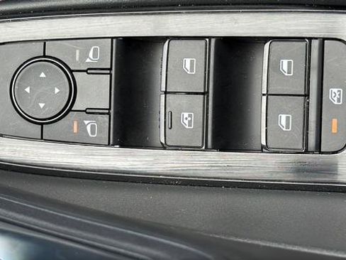 Used 2025 Nissan Rogue SV AWD/4WD image 12