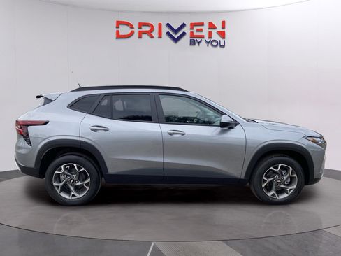 New 2026 Chevrolet Trax LT w/ Driver Confidence Package image 6