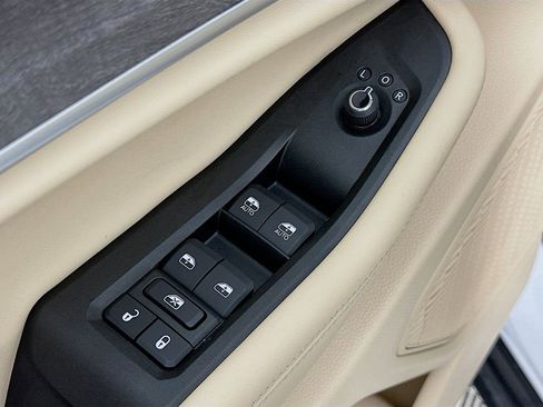 Certified 2025 Jeep Grand Cherokee Limited w/ Luxury Tech Group II image 28