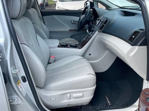 Used 2010 Toyota Venza FWD image 10