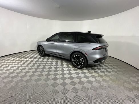 Used 2025 Lincoln Nautilus Reserve image 3