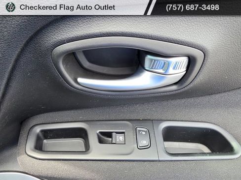 Used 2021 Jeep Renegade Latitude w/ Luxury Group I FWD image 42