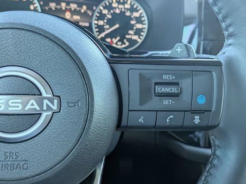 Used 2024 Nissan Pathfinder SL AWD/4WD image 17
