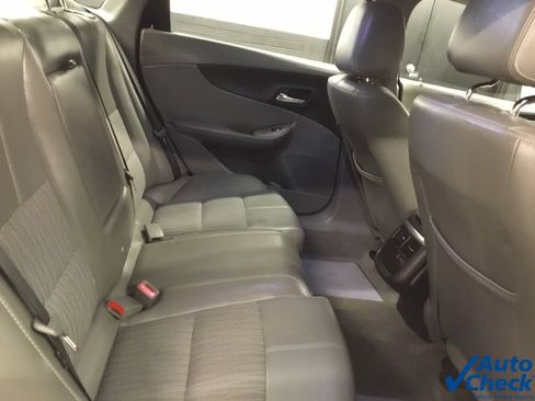 Used 2016 Chevrolet Impala LT FWD image 32