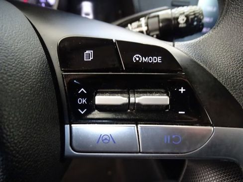 Used 2023 Hyundai Elantra SEL FWD image 7