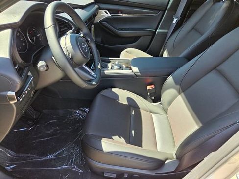 New 2026 MAZDA MAZDA3 Hatchback w/Premium Plus Pkg image 6