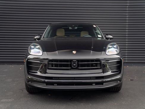 Used 2026 Porsche Macan AWD/4WD image 25